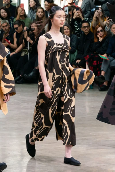 Look 11